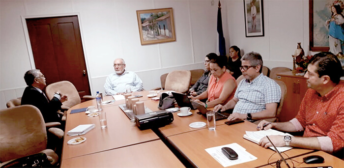 embajador-panama-visita-mific-ministro-